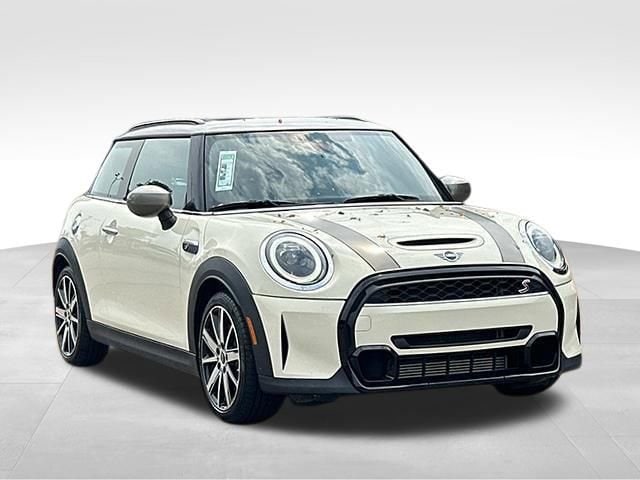 2022 MINI Hardtop 2 Door S's photo