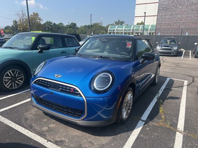2025 Mini Cooper S Iconic photo 3