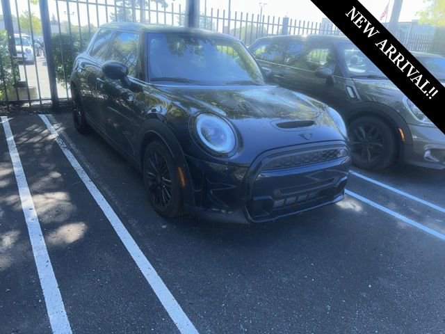 2023 Mini Cooper S Iconic photo 3