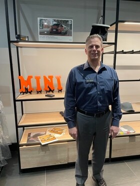 Staff member Jim Pierce from ID_a55c995e92e0