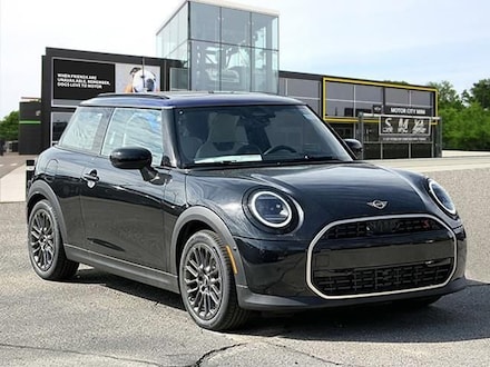 2025 MINI Hardtop 2 Door Signature Plus Hatchback