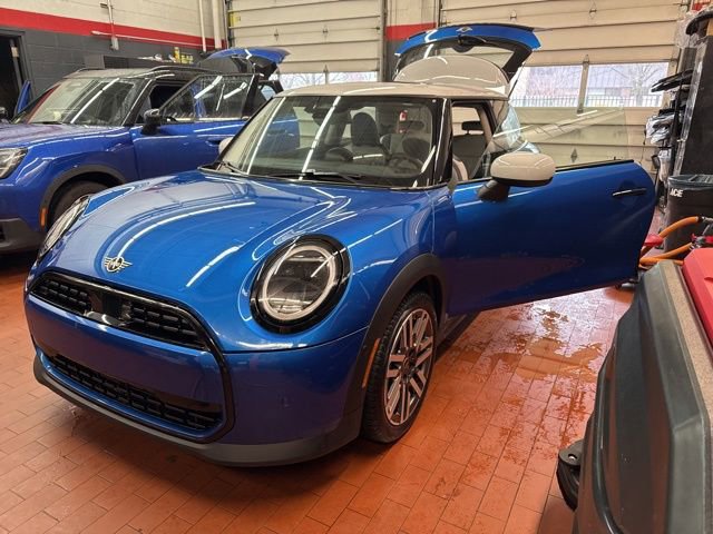 2025 MINI Hardtop 2 Door Base's photo
