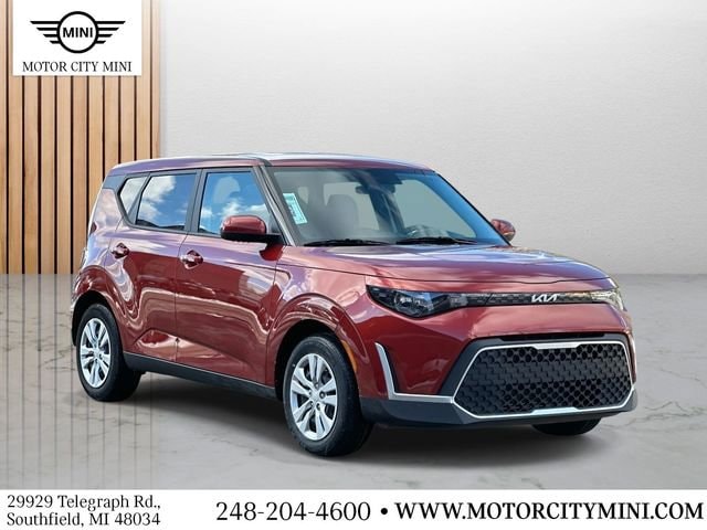 2023 Kia Soul LX's photo