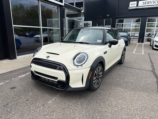 2022 MINI Hardtop Cooper S's photo