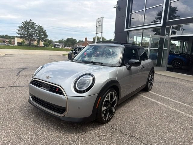 2025 MINI Hardtop Cooper S's photo