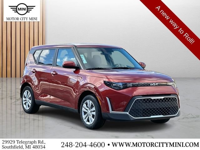 2023 Kia Soul LX's photo