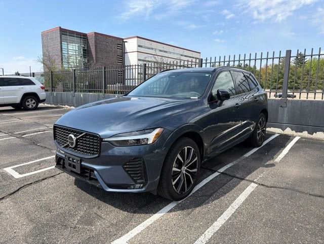2023 Volvo XC60 B6 Ultimate Dark Theme AWD's photo