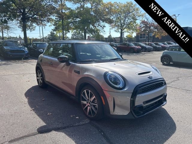 2023 Mini Cooper S Iconic photo 3