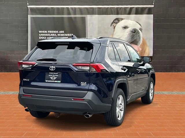 2020 Toyota RAV4 XLE photo 2