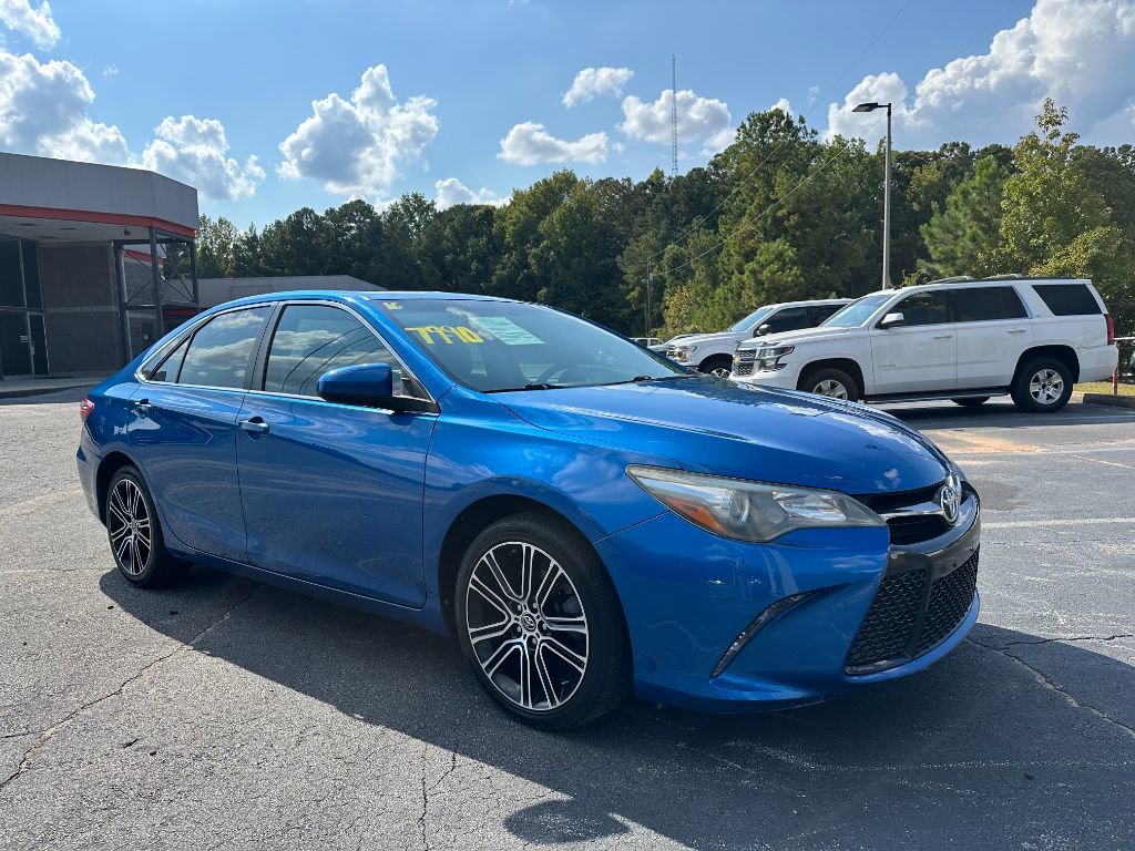 2016 Toyota Camry SE photo 3