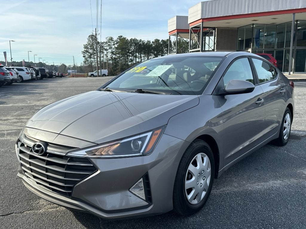Used 2020 Hyundai Elantra SE Sedan