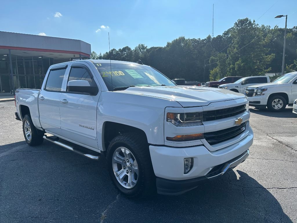 2017 Chevrolet Silverado 1500 LT photo 2