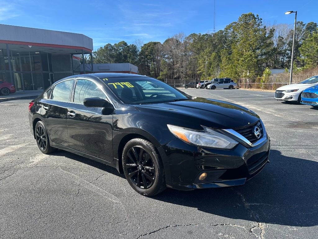 Used 2017 Nissan Altima 2.5 SV Sedan