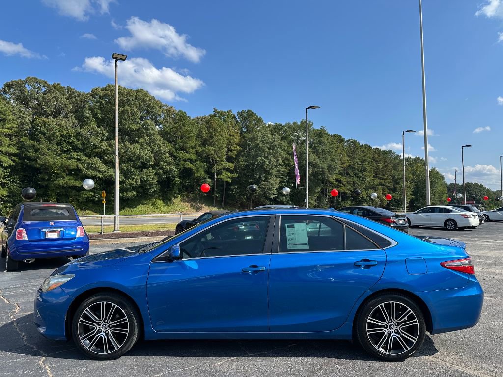 2016 Toyota Camry SE photo 4
