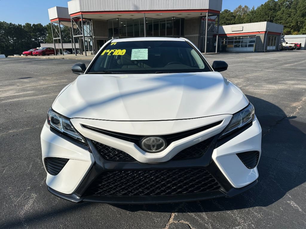2019 Toyota Camry SE photo 2