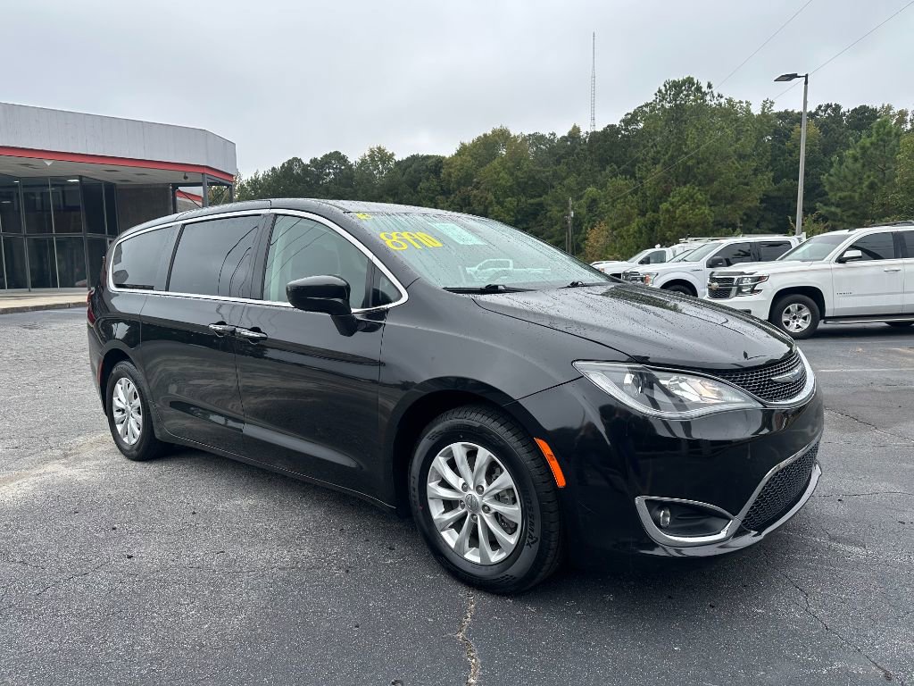 2018 Chrysler Pacifica Touring Plus photo 3