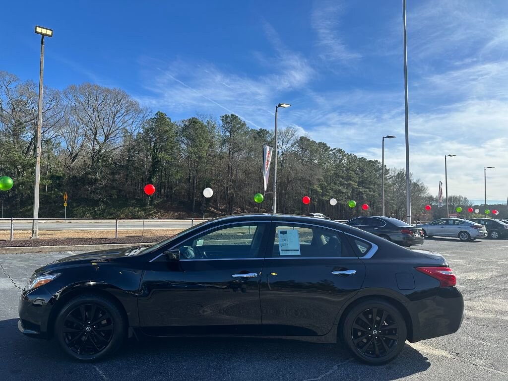 Used 2017 Nissan Altima 2.5 SV Sedan