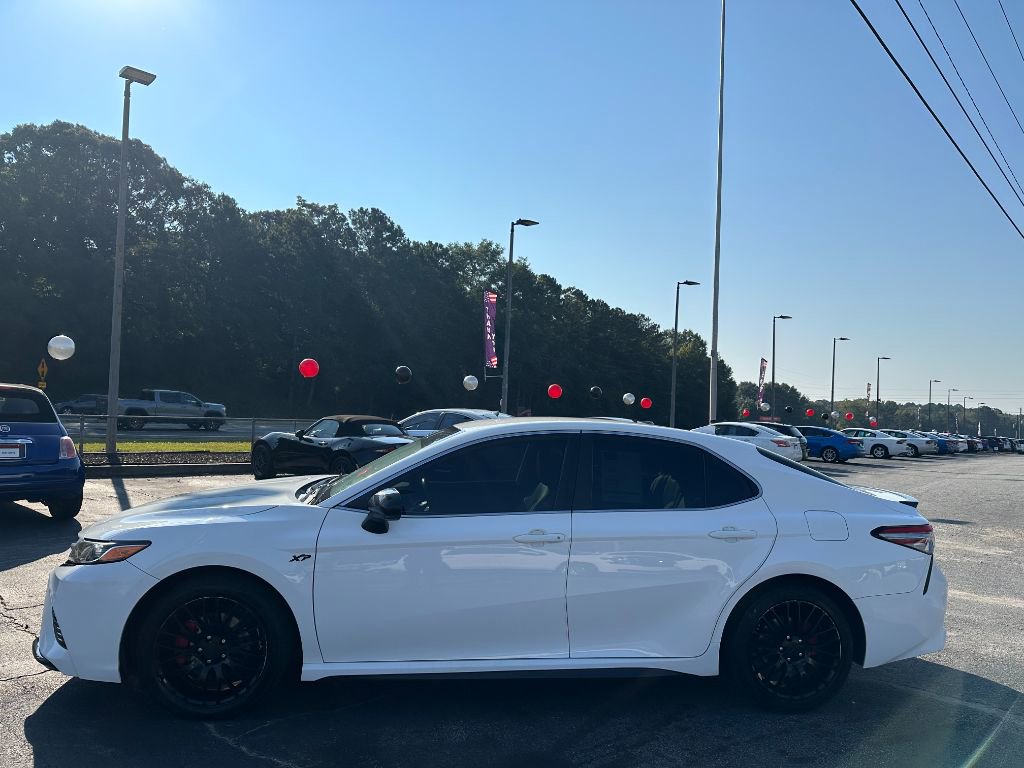 2019 Toyota Camry SE photo 4