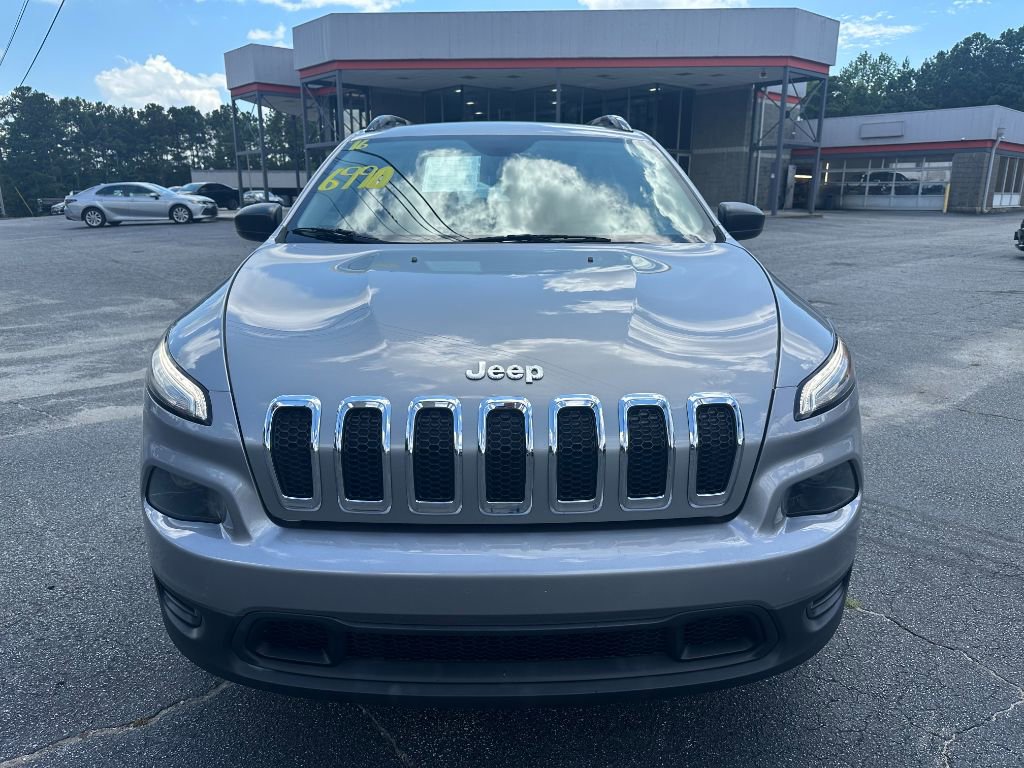 2016 Jeep Cherokee Sport photo 2
