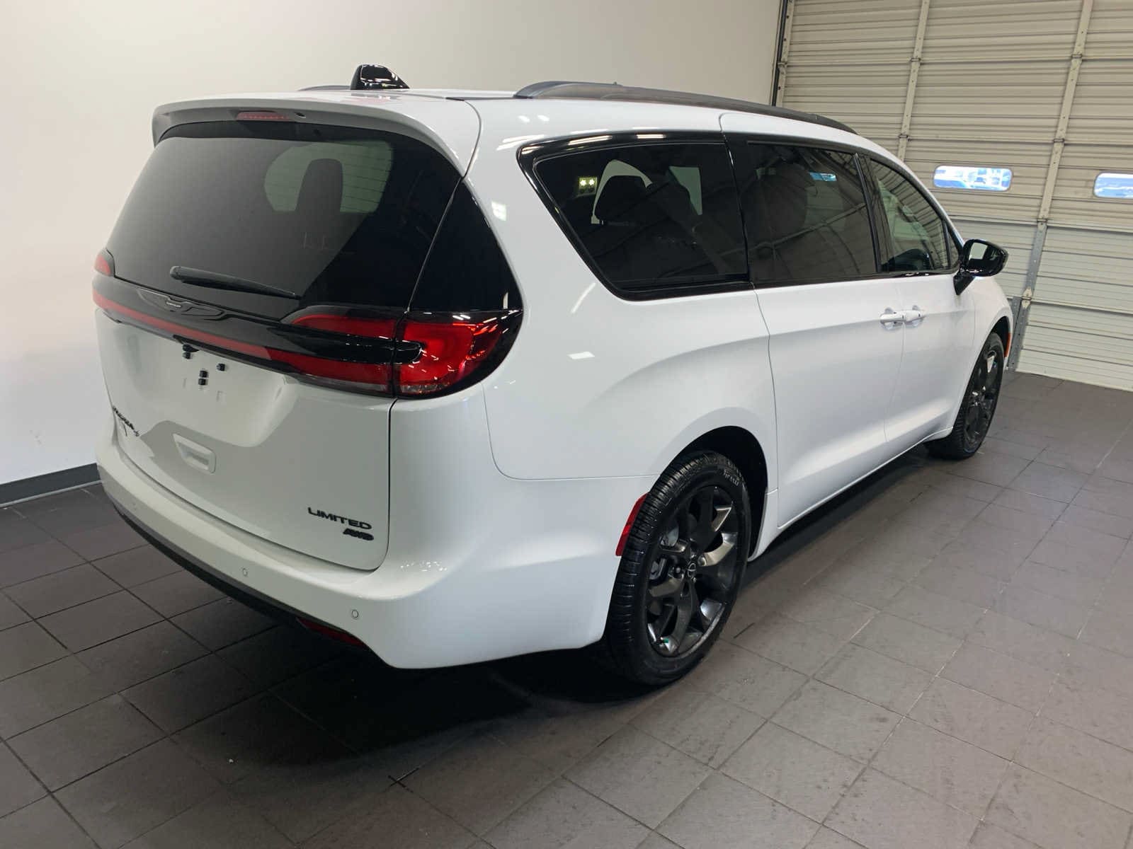 2026 Chrysler Pacifica Limited - Photo 5