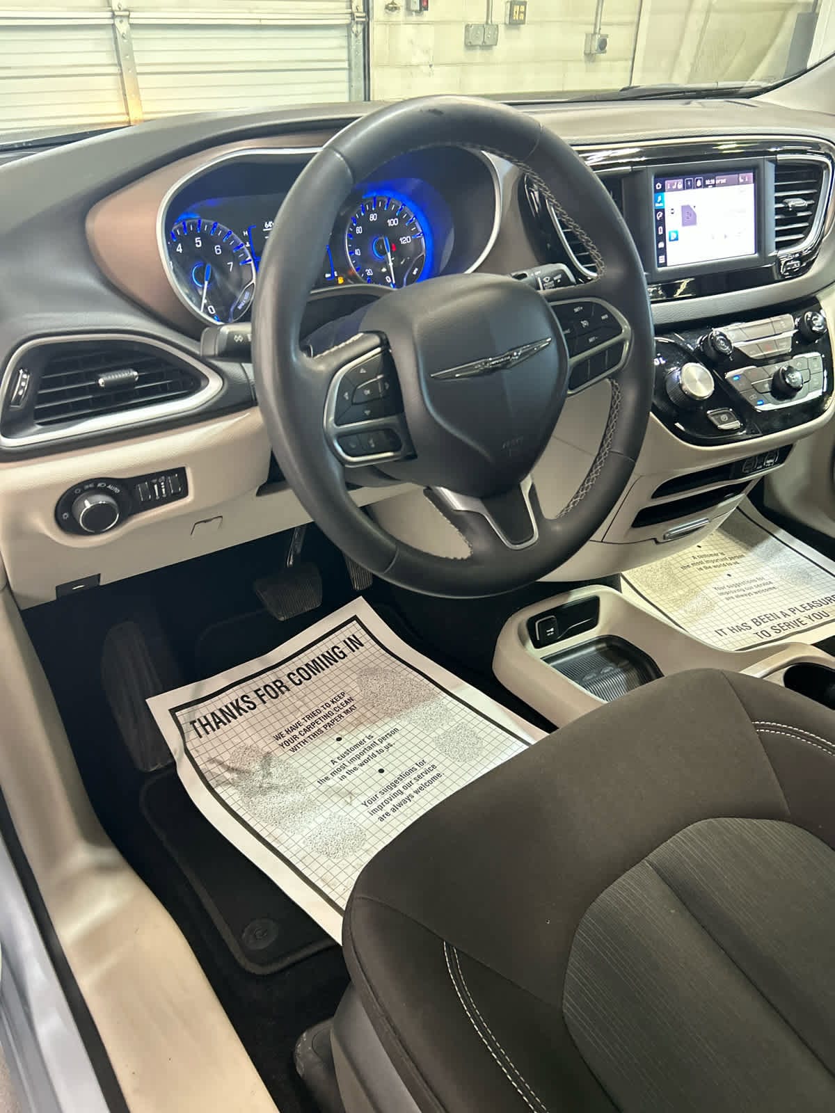 2024 Chrysler Voyager LX - Photo 9