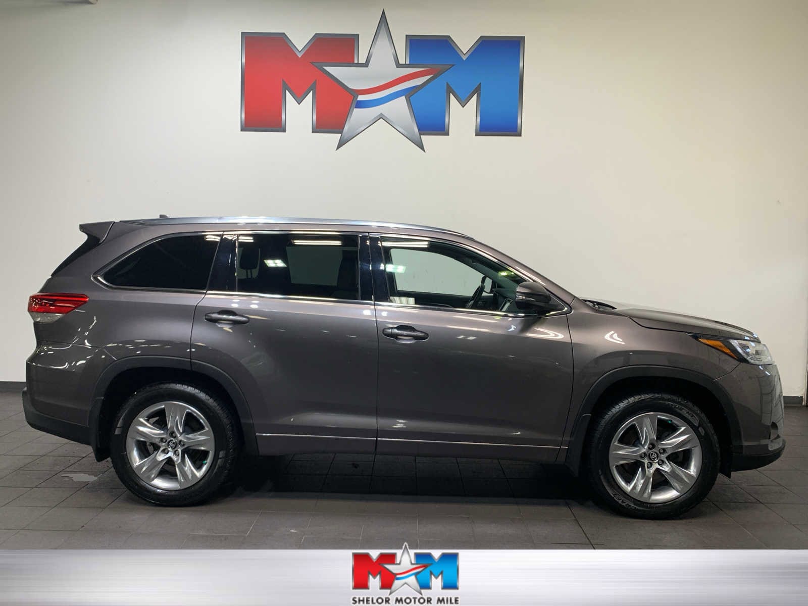 2019 Toyota Highlander Limited's photo