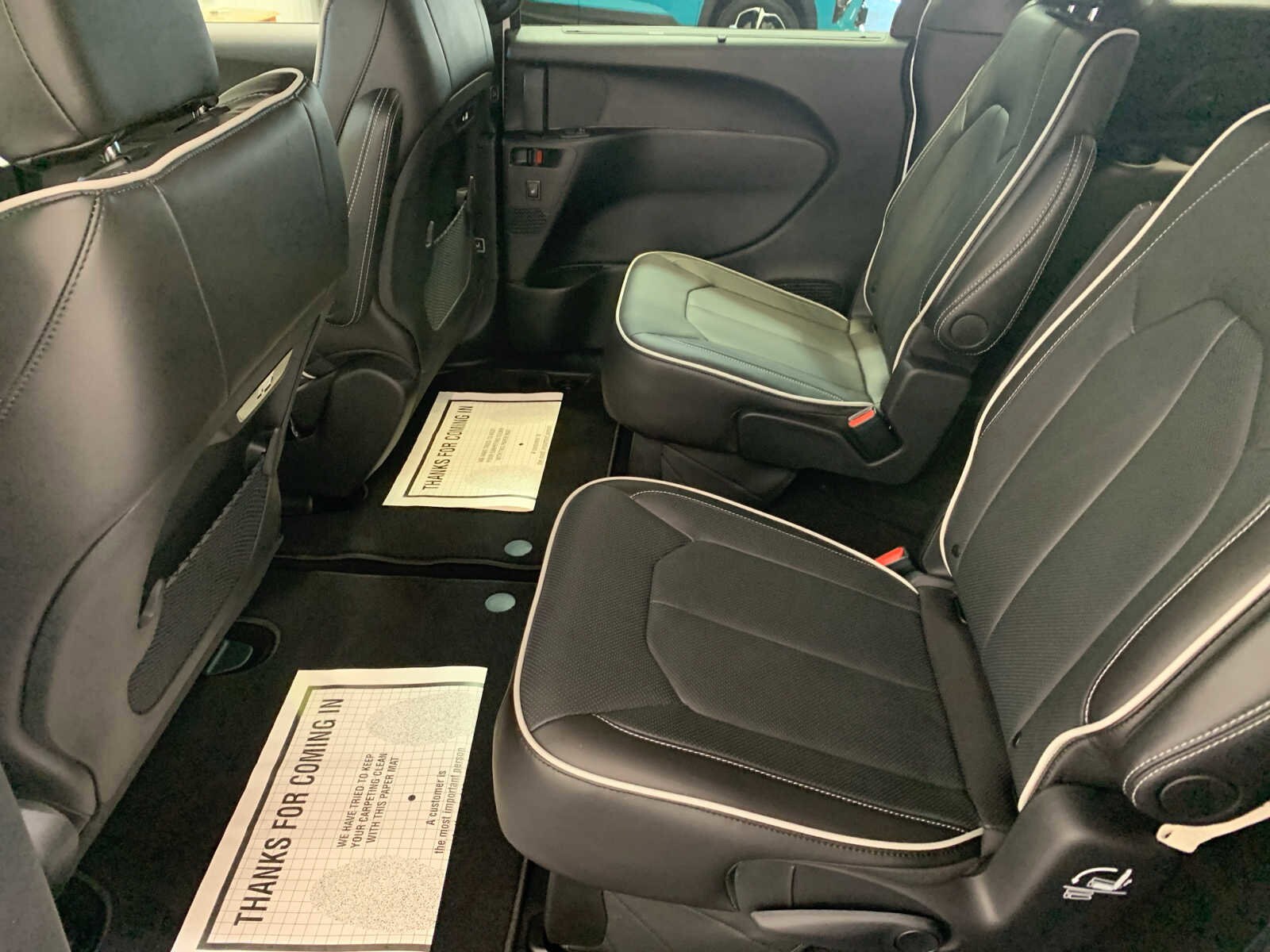 2026 Chrysler Pacifica Limited photo 4