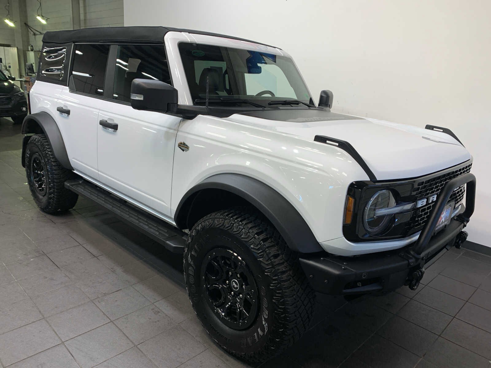 2024 Ford Bronco Wildtrak photo 2