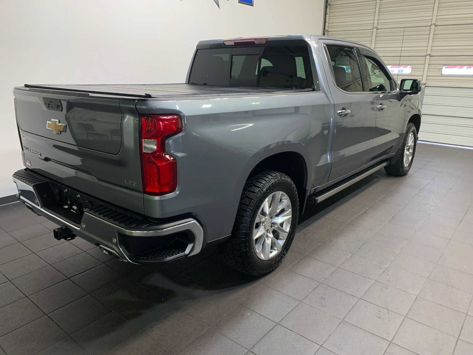 2022 Chevrolet Silverado 1500 LTZ photo 2