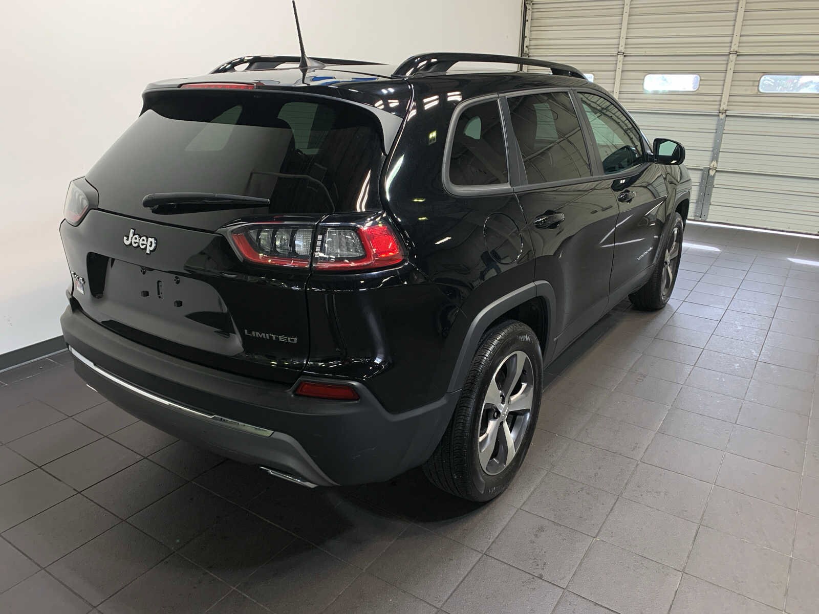2022 Jeep Cherokee Limited photo 3