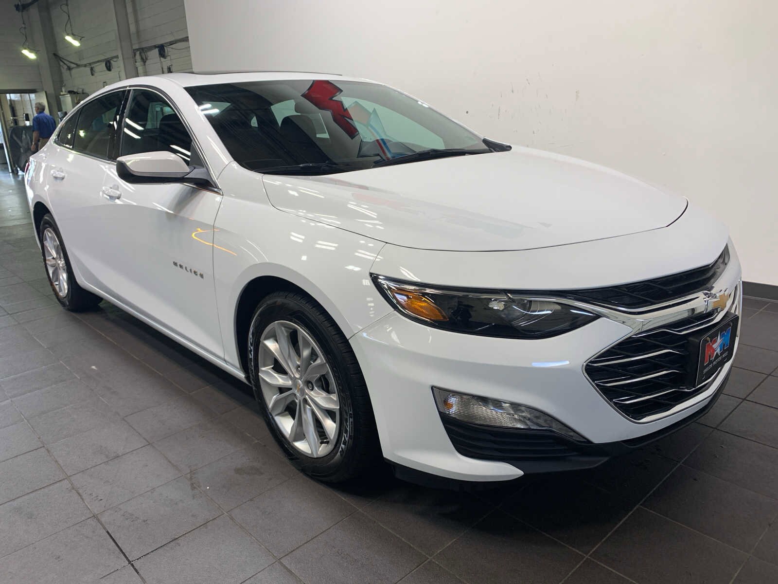 2024 Chevrolet Malibu 1LT photo 2