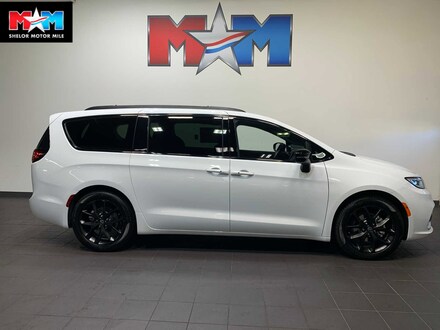 2026 Chrysler Pacifica Limited Passenger Van