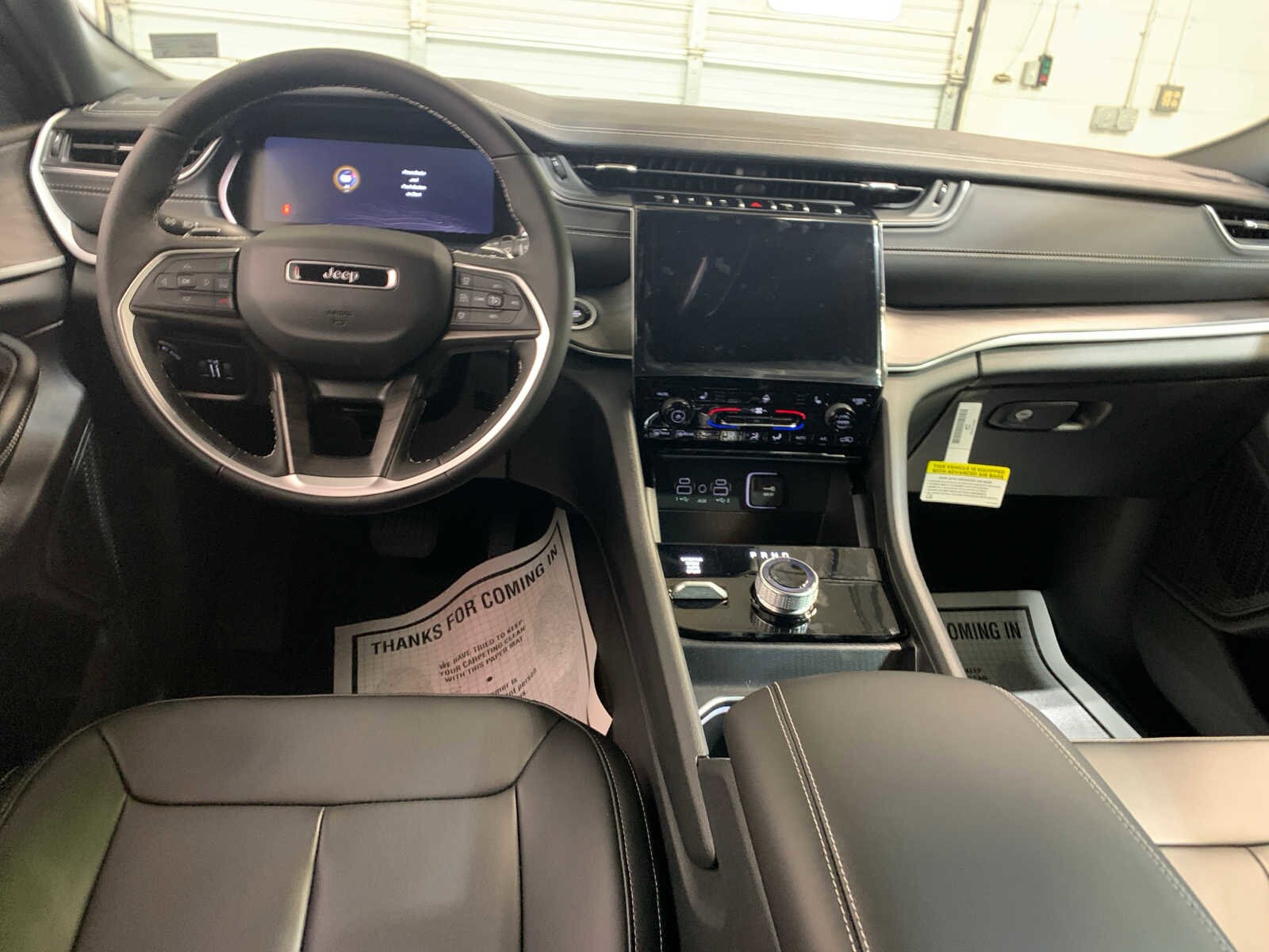 2025 Jeep Grand Cherokee Limited photo 4