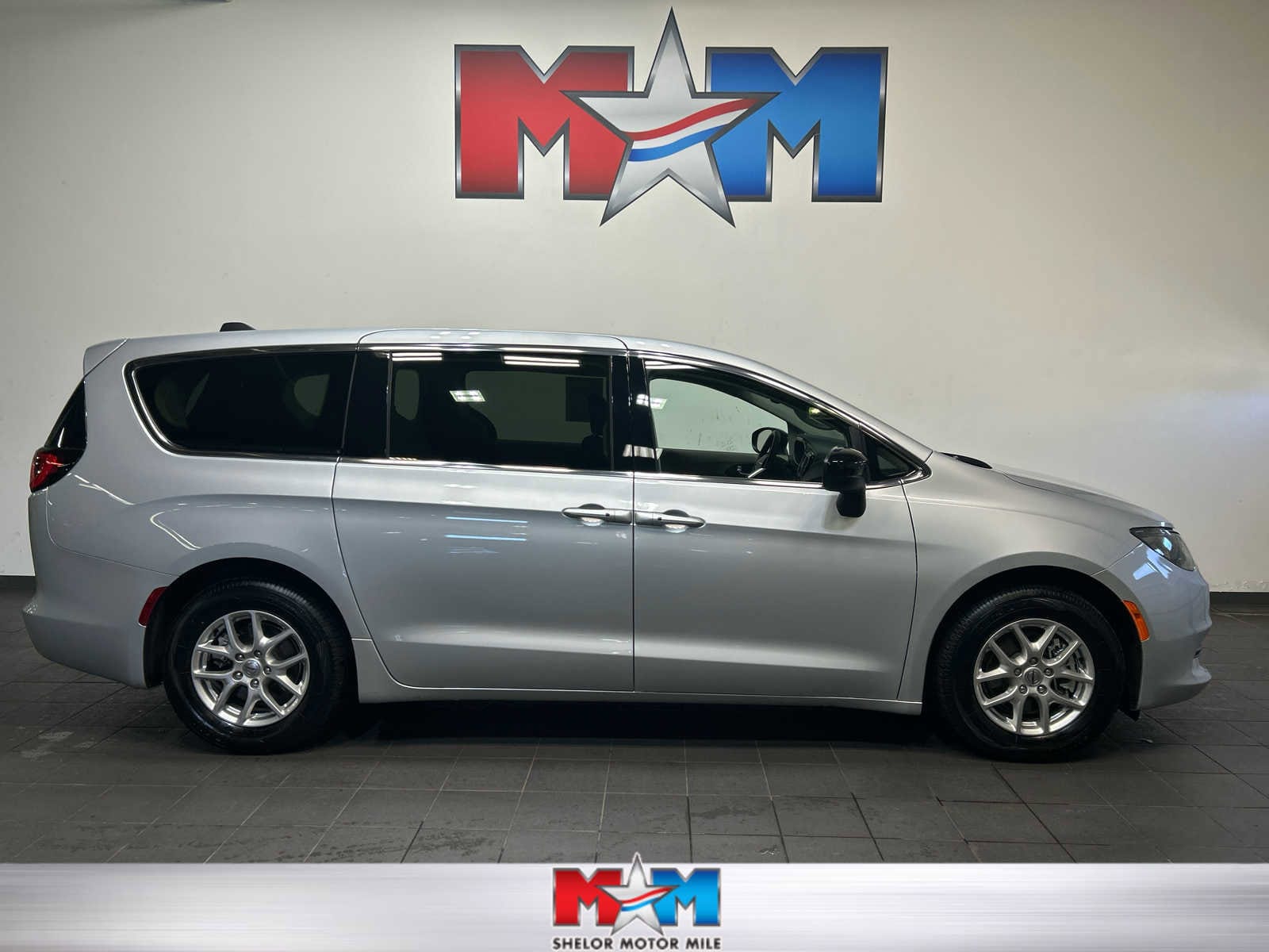 2024 Chrysler Voyager