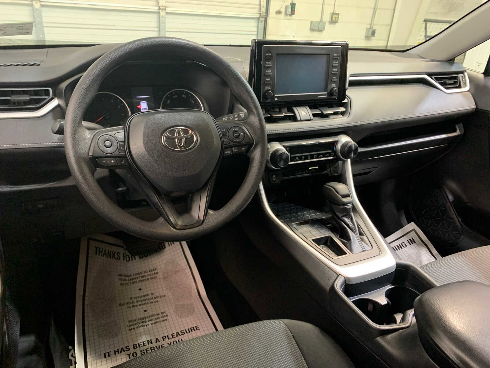 2020 Toyota RAV4 LE photo 4