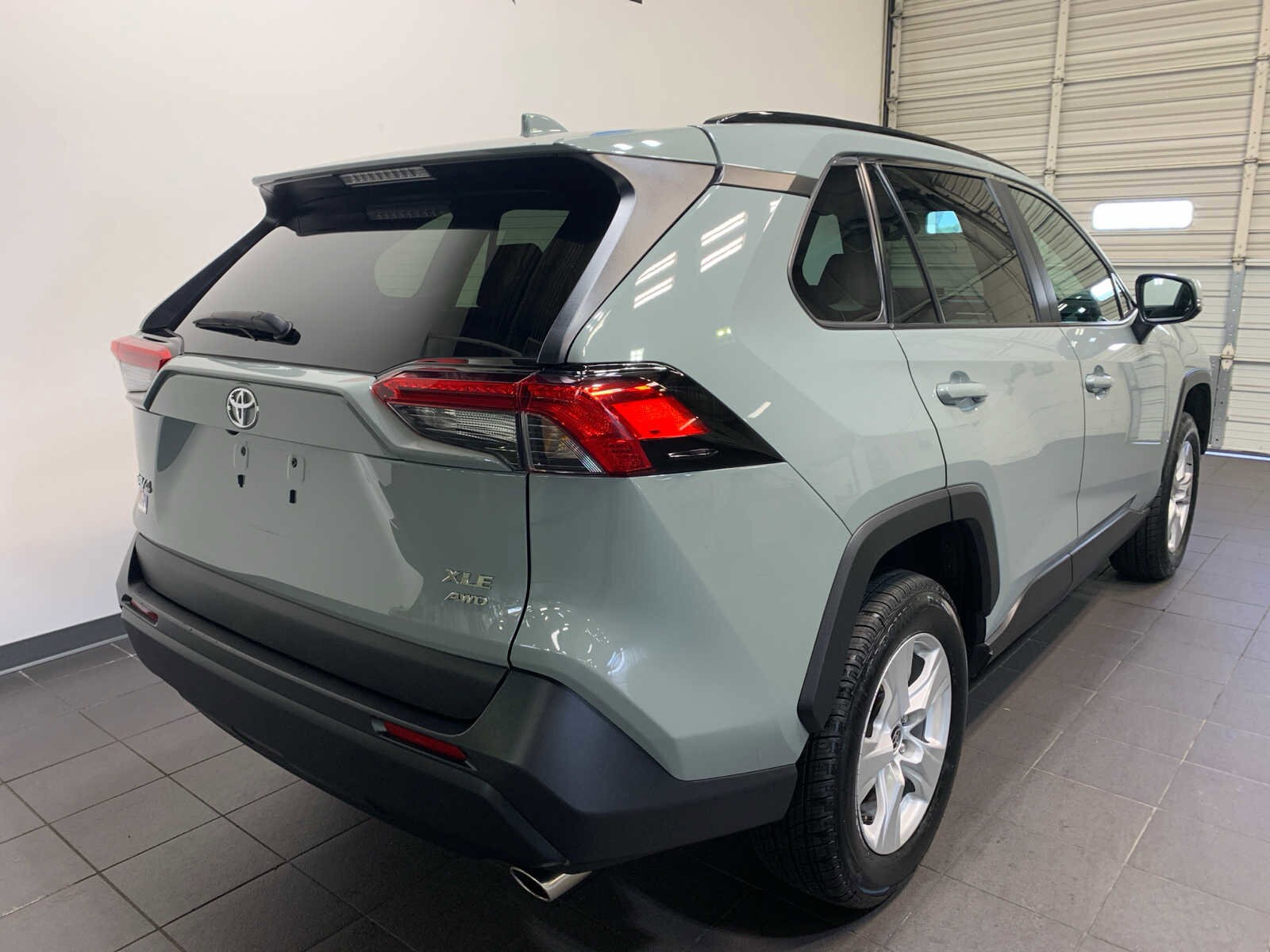 2021 Toyota RAV4 XLE photo 3