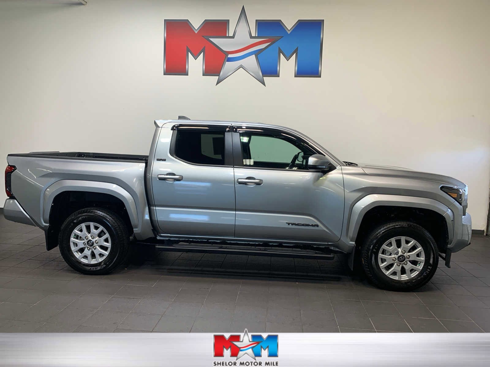 2024 Toyota Tacoma SR5's photo