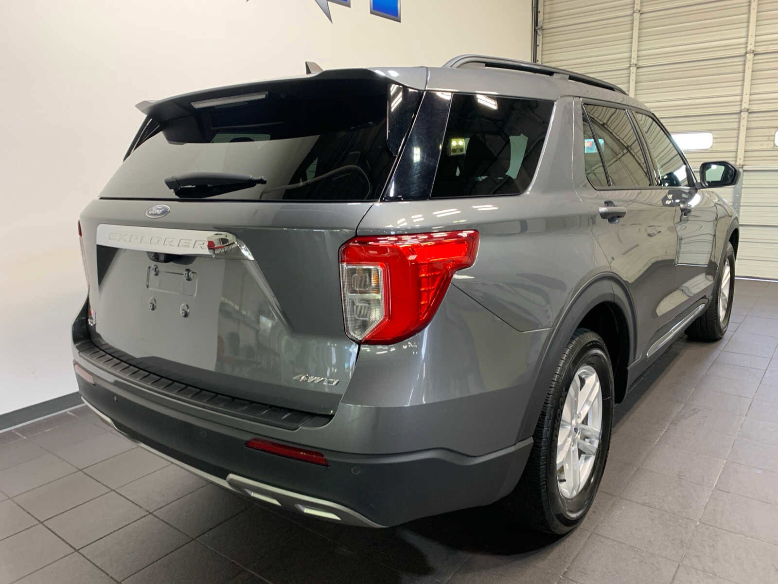 2023 Ford Explorer XLT photo 3