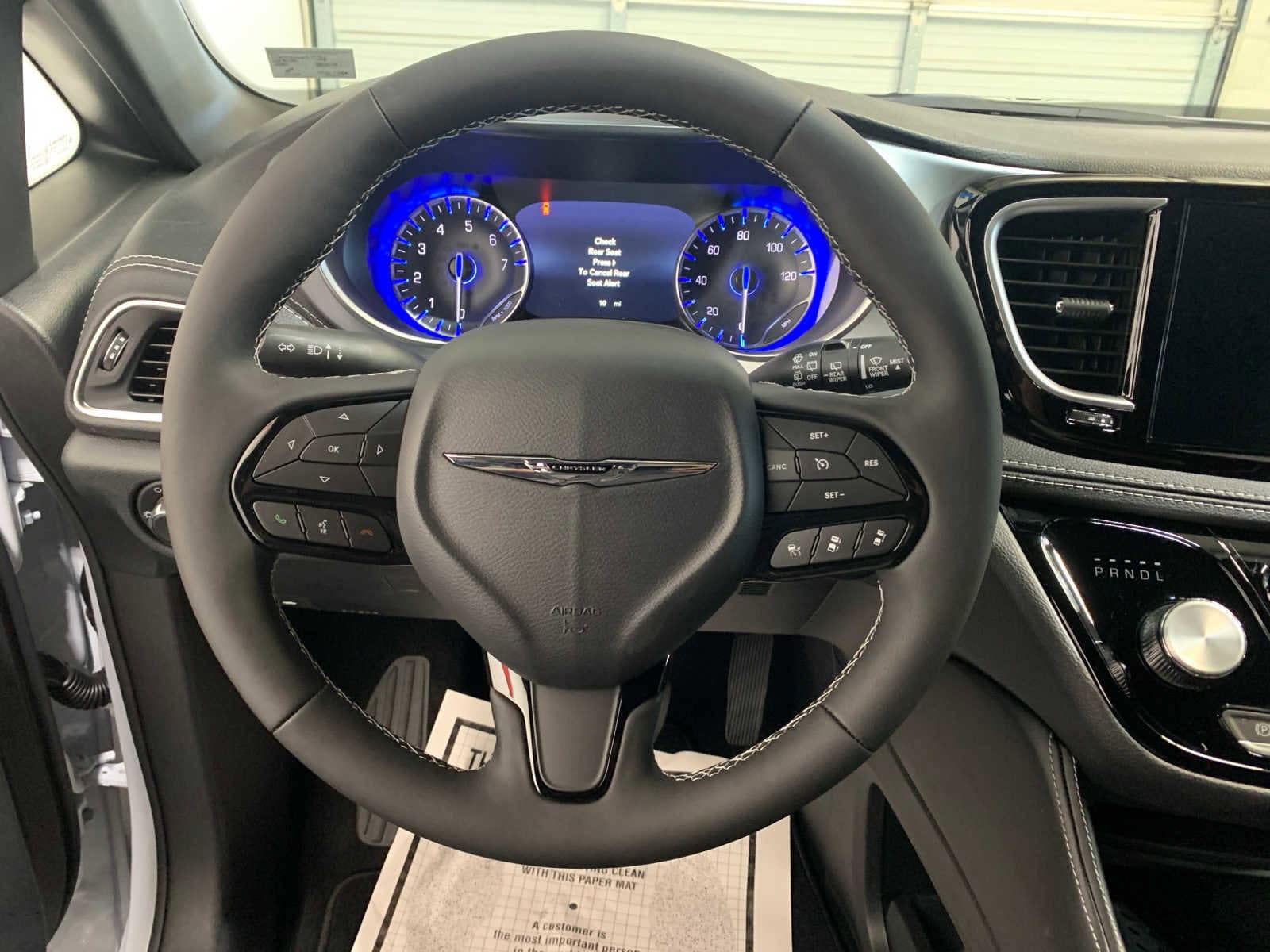 2026 Chrysler Pacifica Limited - Photo 9