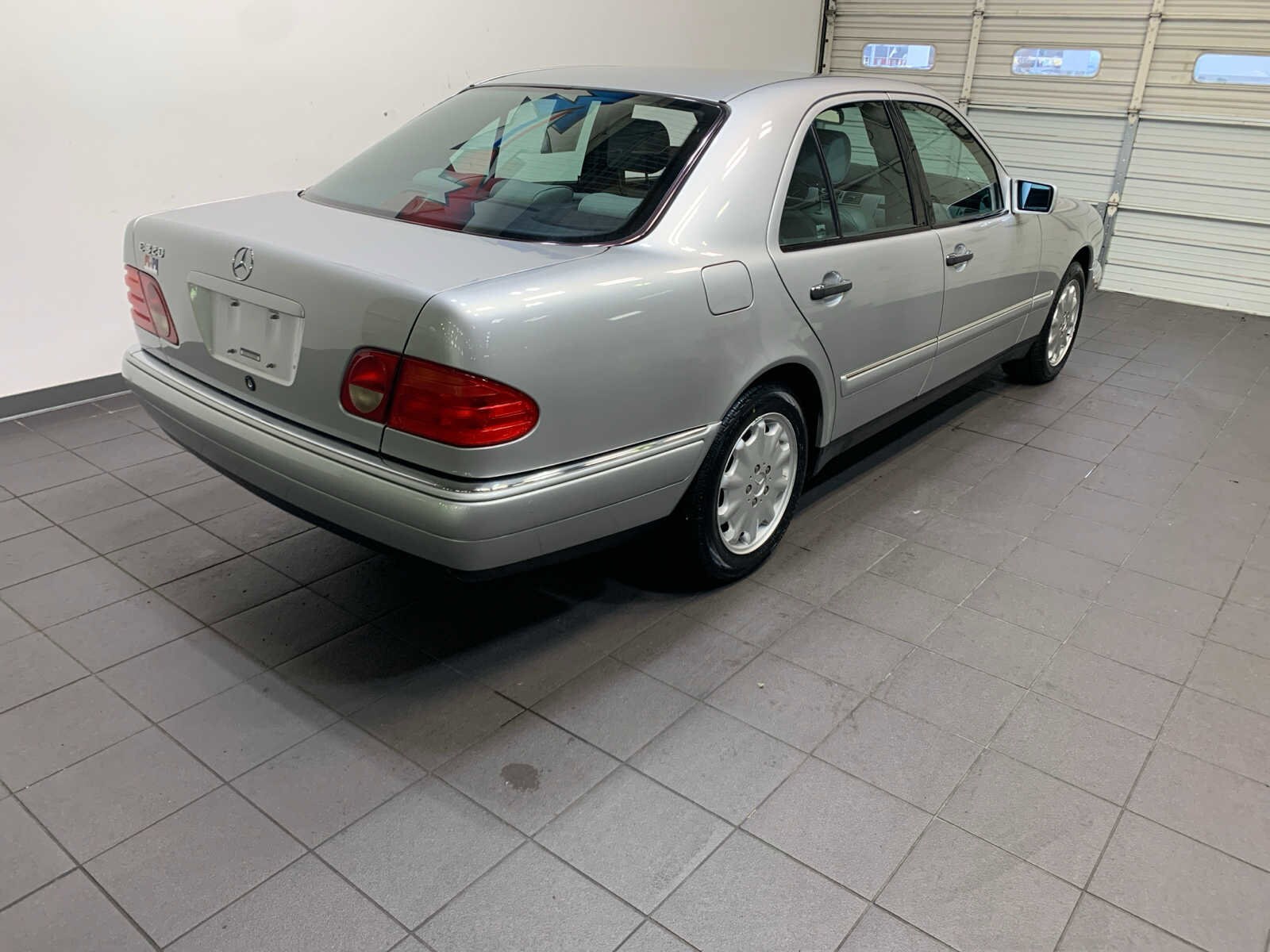 1998 Mercedes Benz E 320 4MATIC Sedan photo 3