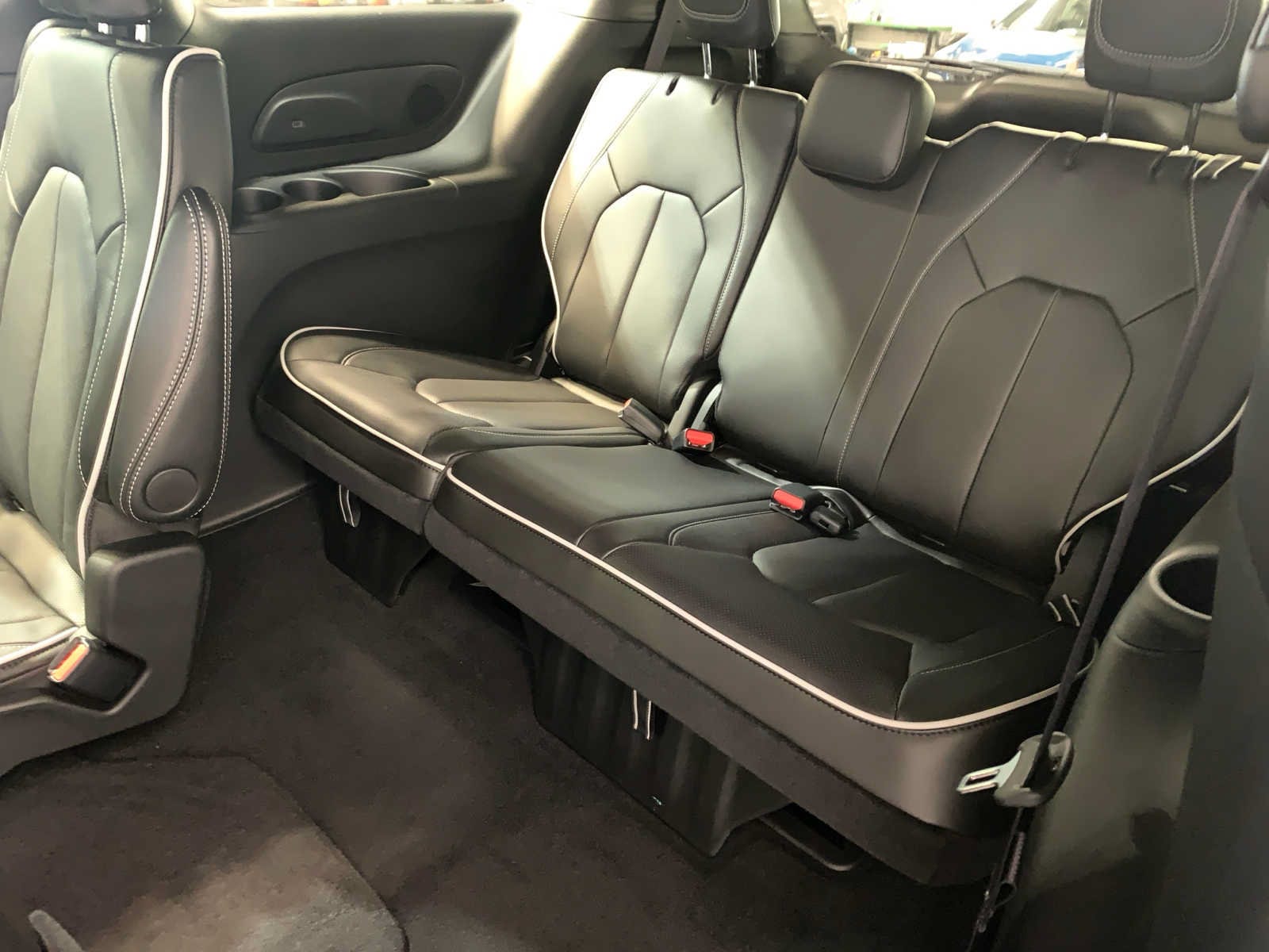 2026 Chrysler Pacifica Limited - Photo 13