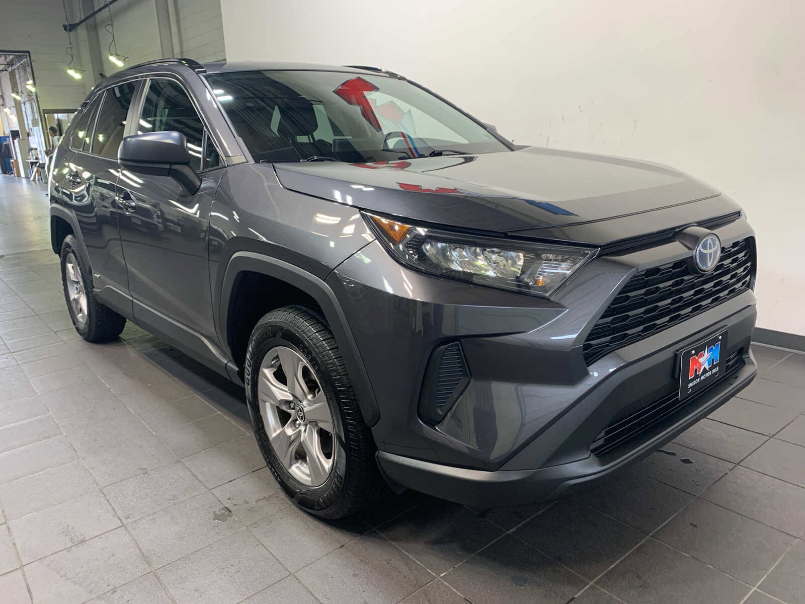 2022 Toyota RAV4 Hybrid LE photo 2