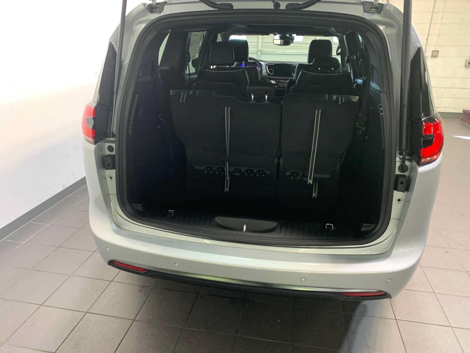 2026 Chrysler Pacifica Limited - Photo 21