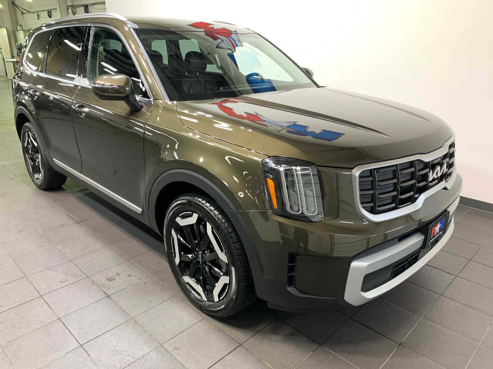 2024 Kia Telluride S photo 2