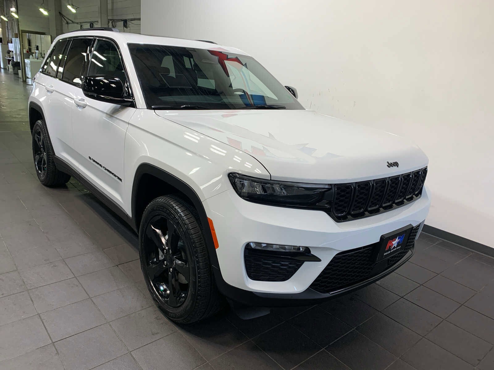 2025 Jeep Grand Cherokee Limited photo 2