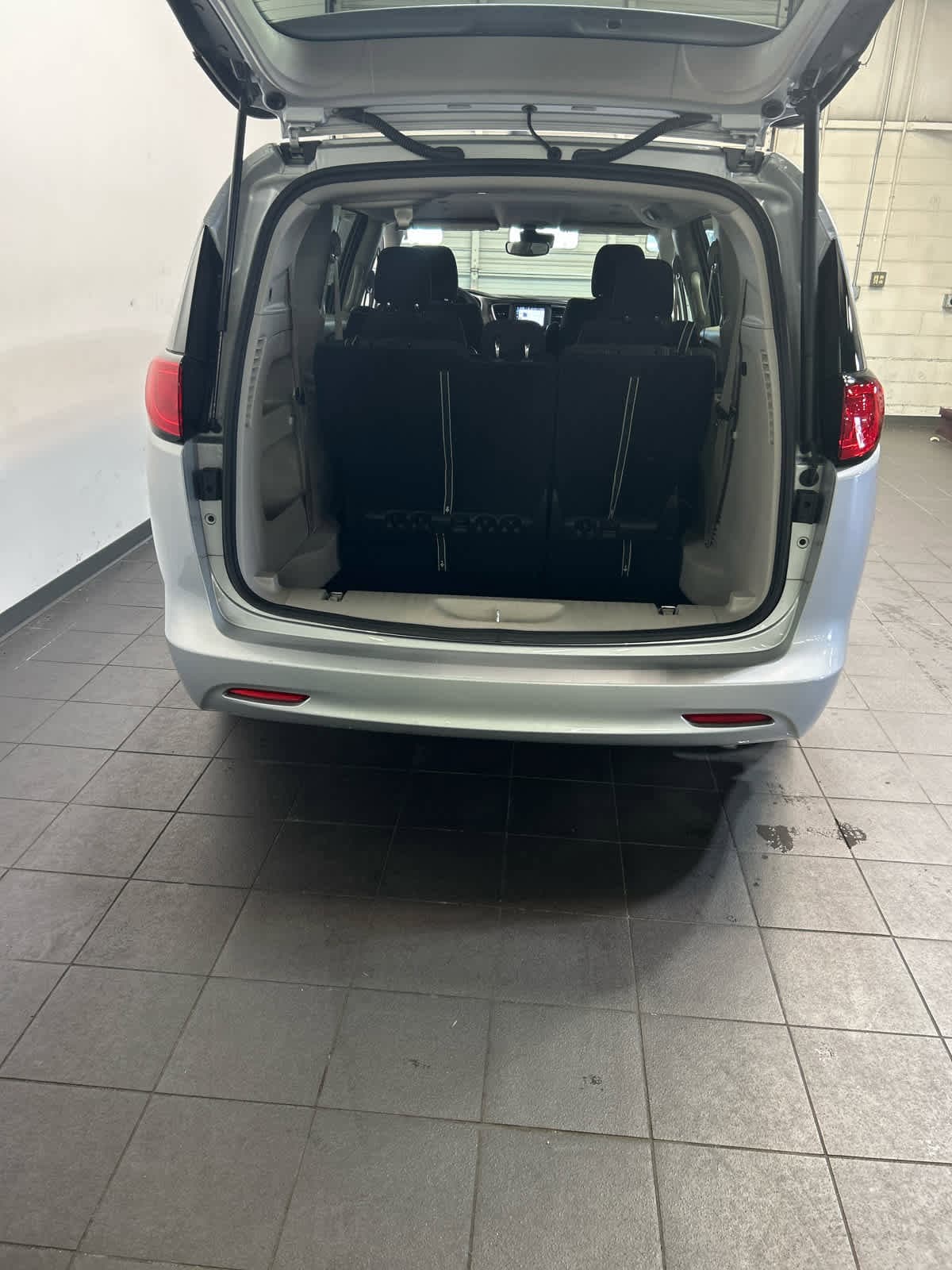 2024 Chrysler Voyager LX - Photo 12