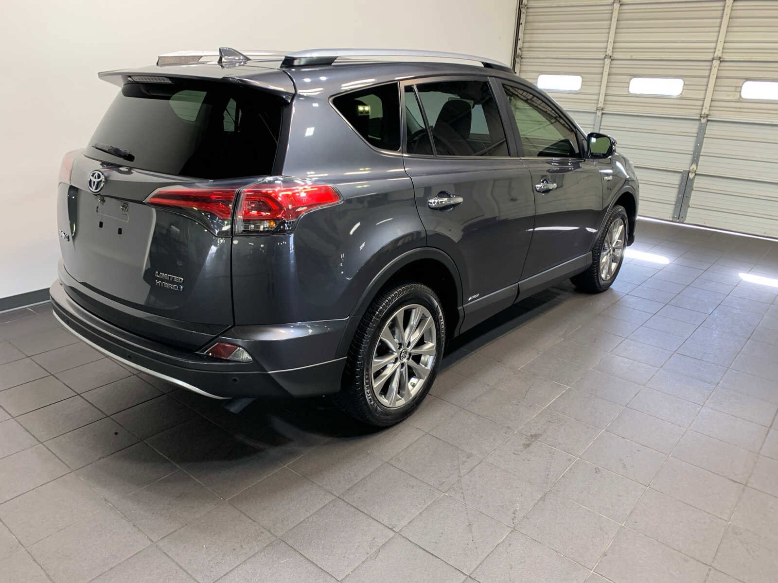 2018 Toyota RAV4 Hybrid Limited photo 3
