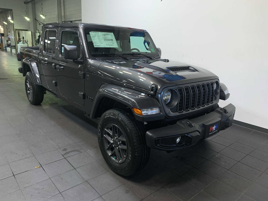 New 2026 Jeep Gladiator Sport S Pickup