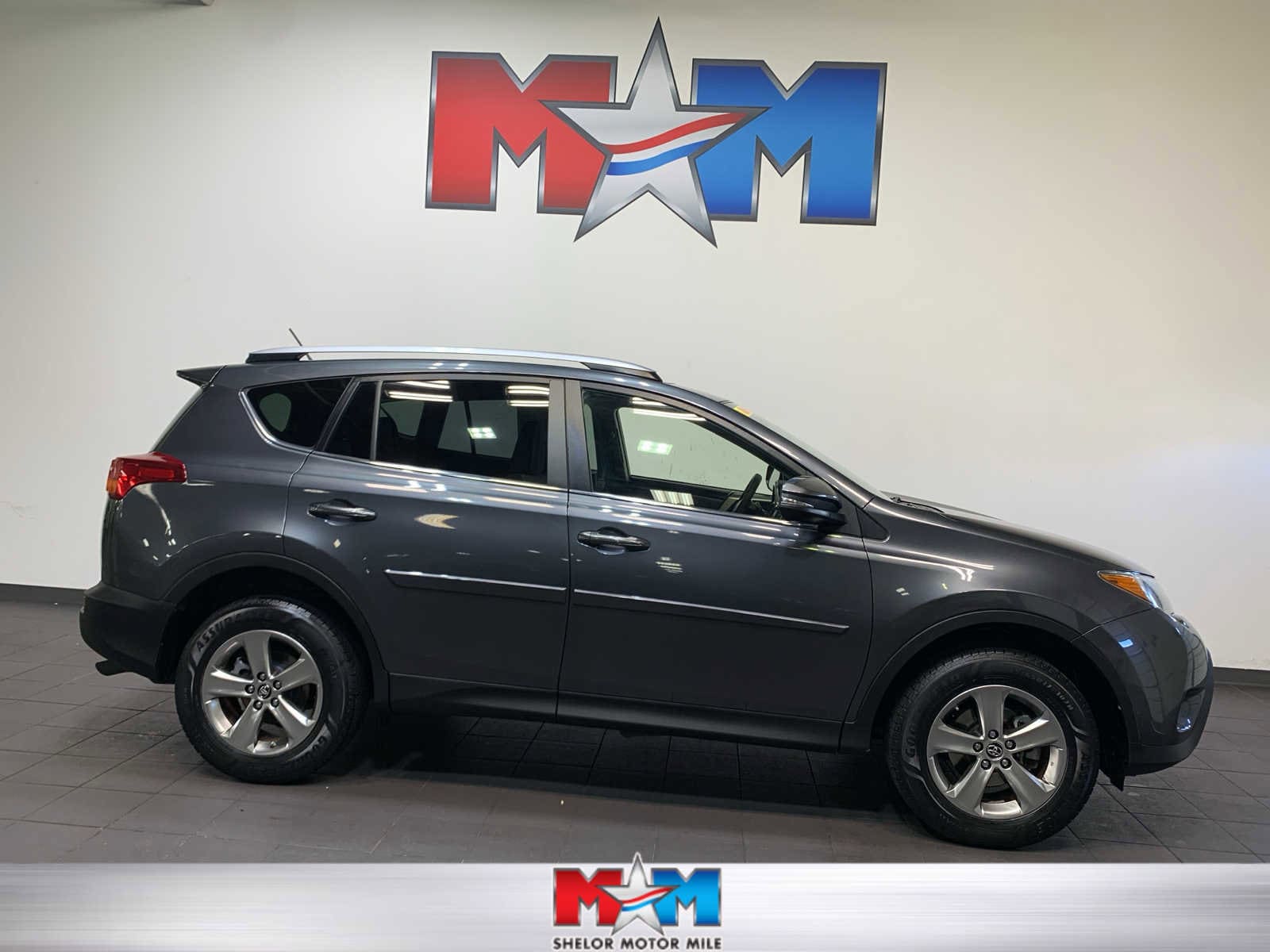 2015 Toyota RAV4 XLE's photo