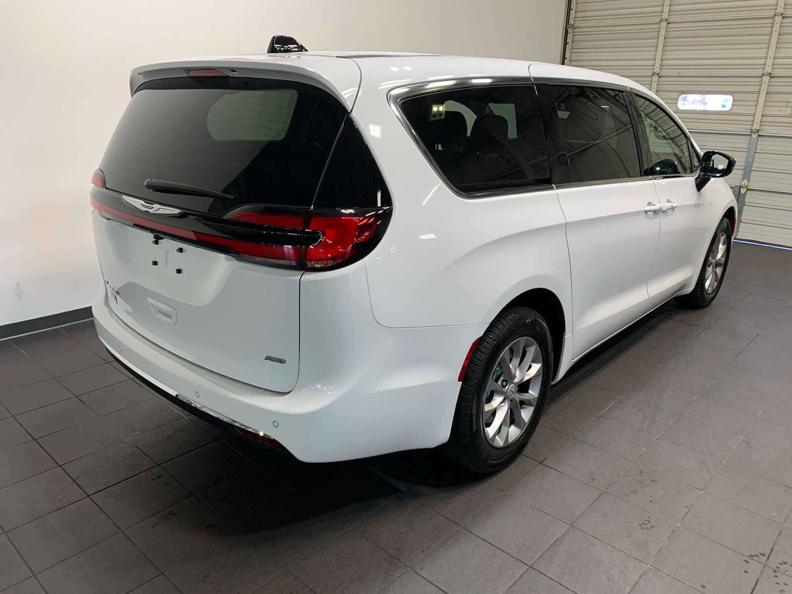 2026 Chrysler Pacifica photo 3